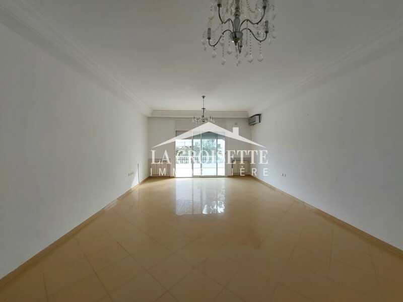 Villa S+5 à La Soukra